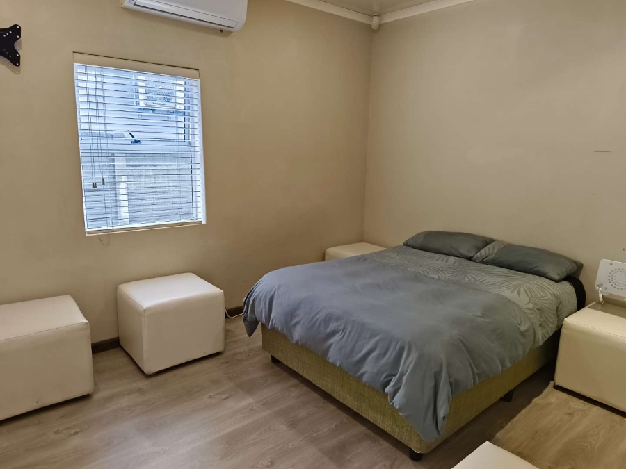 To Let 2 Bedroom Property for Rent in Paarl Western Cape